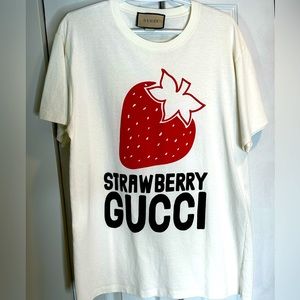 Real Gucci T-Shirt. Size small - fits oversized. Worn 2 times.